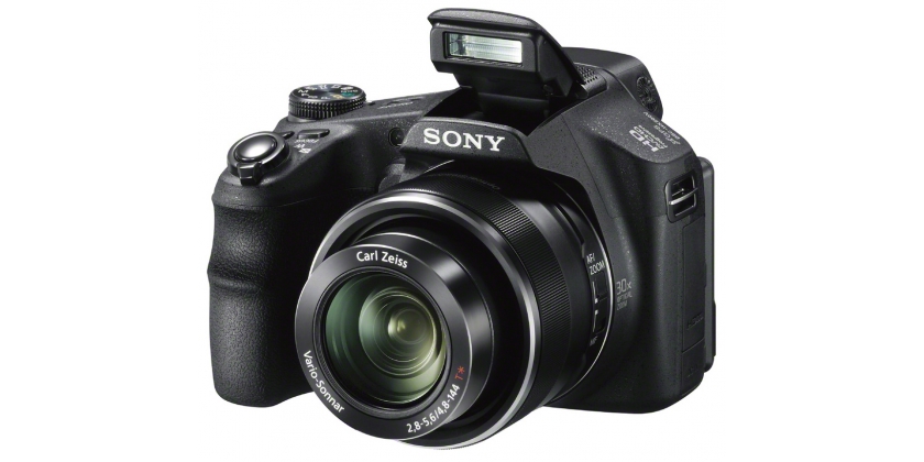 Die Sony DSC-HX200V bietet 3D Fotos, GPS und 30x Zoom